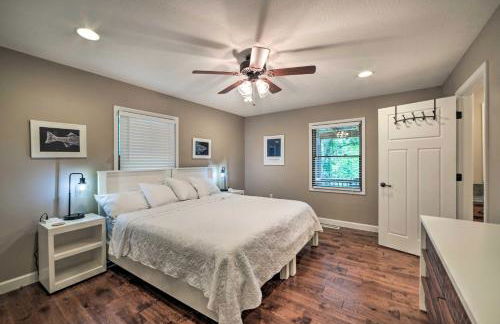 Lakefront Rest-Ashored Home with Private Dock! - Foto 12