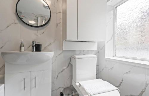 4 Beds 3 Bath (2-ensuites) Free Parking 75Mbps - Foto 29
