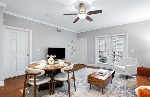 Luxury King Bed Suite - Pool - Gym - Parking - Foto 7