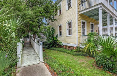 Gallery 1897 - Photo 43