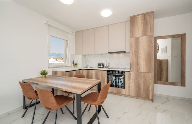 Poolside Hideout Apartments - Photo 25