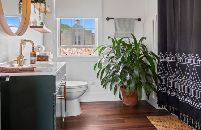 NEW Luxe Pet Friendly Free Parking Downtown - Foto 4