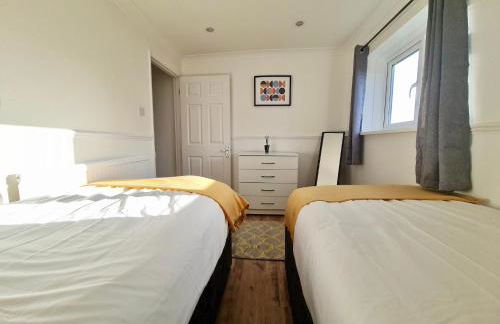 2 Bed Spacious Apartment, Sleeps 4, Free Wifi, Free Parking, Amenities Nearby, Good Transport Links Nearby, Contractors and Holidays - Foto 11