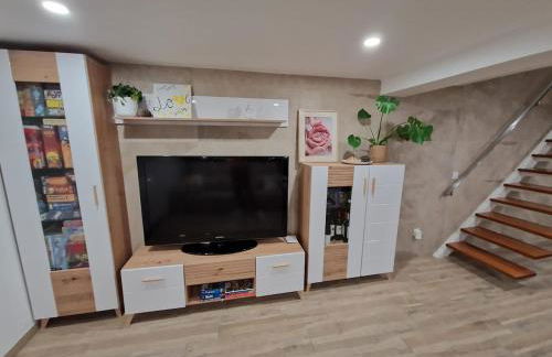 Pool House Minutes from Beach - Photo 22