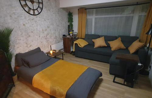 Luxury Smart 1-Bedroom Residence, Windsor,Slough, Sleeps 4, Garden, Parking - Foto 14