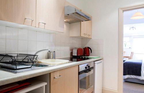 Quiet self contained studio flat near town centre and university - Foto 4