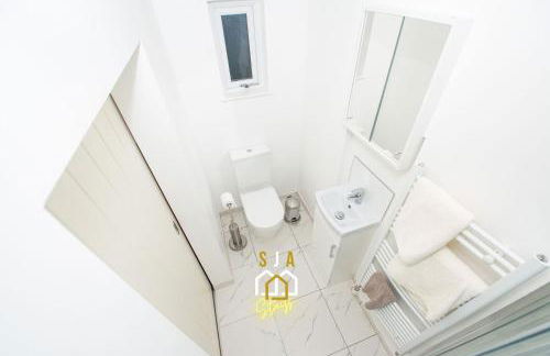 Affleck Stay 2 - SJA Stays - Modern 2 Bed Apartment - Photo 16