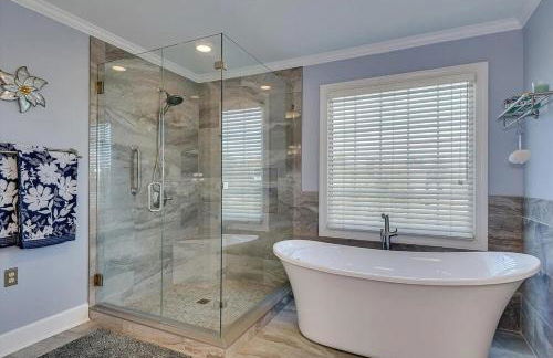 Lakefront Home for Families and Groups - Private Pool, BBQ, Paddle, Fishing - Foto 26