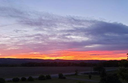 Charming Country Cabin- Cozy, Scenic View, HOT TUB, near CMAC - Foto 28