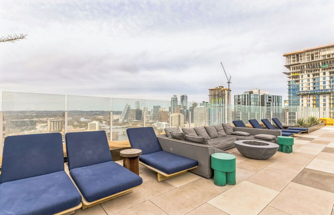 High Rise Luxury Condo With Lake & City Views - Foto 25