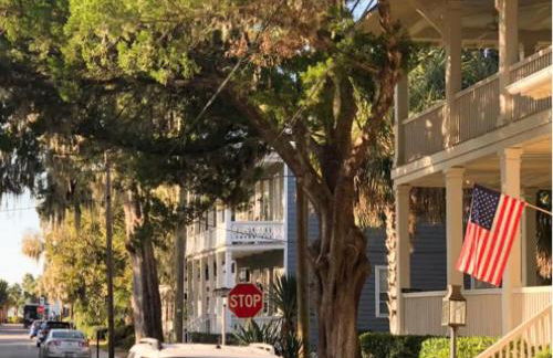 Stylish Downtown Cottage - Prime Historic Location - Foto 24