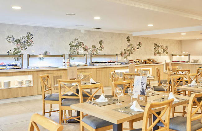 Universal Aparthotel Don Camilo - Photo 38