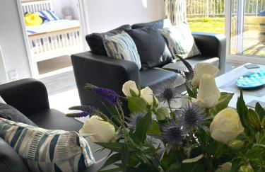 2 Bed Villa Sleeps 4 - Wifi, Garden, Sea Views - Foto 20