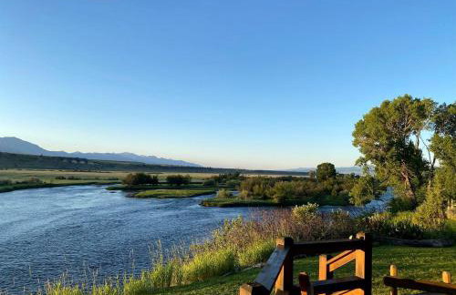 Charming Riverside Vacation Rental with Scenic Mountain Views near Ennis, Montana - Foto 10