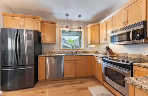 Perfect Getaway 3BR 3BA Home Close to Parks and Shopping - Foto 9