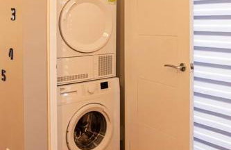 Detached 2 Bedroom House - 10 minute's walk to Town Centre - Free Parking, Fast Wifi and Smart TVs by Tejza Property - Photo 5