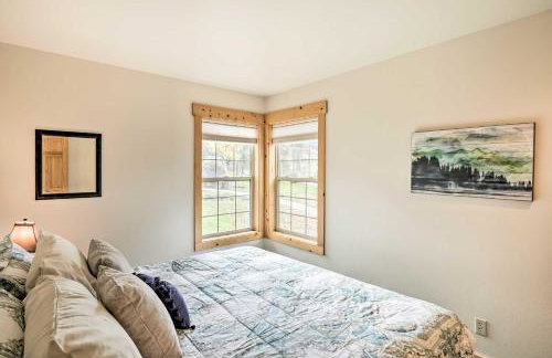 Chalet at Running Y Resort with Wraparound Deck! - Foto 18