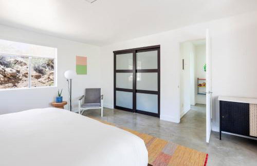 Casa Rocosa I Midcentury Home on 5 Private Acres Near Park - Foto 23