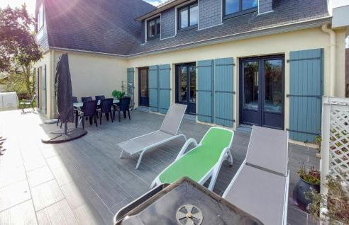 Gorgeous Apartment In Concarneau - Photo 12