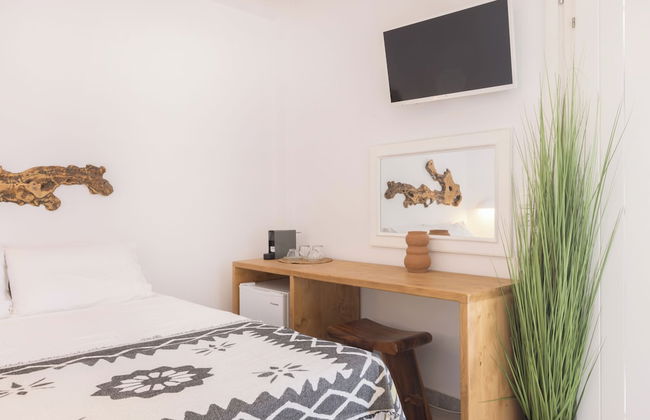 Parosquare Central Suites - Photo 13