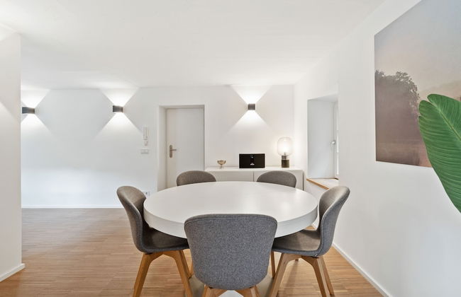 Modern Apt Old Town w Panoramic View ID4 - Photo 5