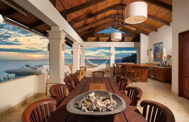 Exquisite Hilltop Villa with Luxurious Modern Design, Sweeping Ocean Views & Sparkling Infinity Pool - Foto 10