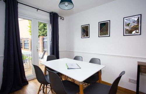 GERARD WALK - Spacious Home, High Speed Wi-Fi, Free Parking, Garden - Foto 6