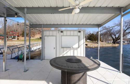 LOTO Pointe, Updated Luxury Home w/ Boat & PWC Slip, Boat Ramp, Firepits, Pool Table & More! - Foto 57