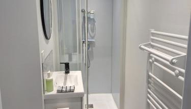 Notre Dame 2 - Entrée privative - Indépendant - 50m bords de Loire - Hypercentre - Foto 2, towels, Shower