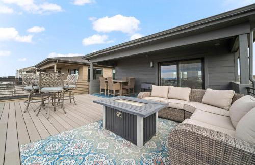 Rooftop Sunset Escape BBQ & Billiards Sleeps 8 - Foto 6