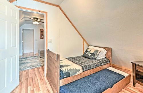 Near Trails, Lakes and Golf Pinetop Home with Deck - Foto 22