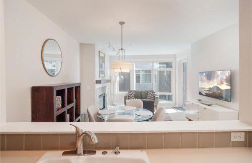 Waterfront Spacious 1BR, Den Walk to Pike Place - Photo 11