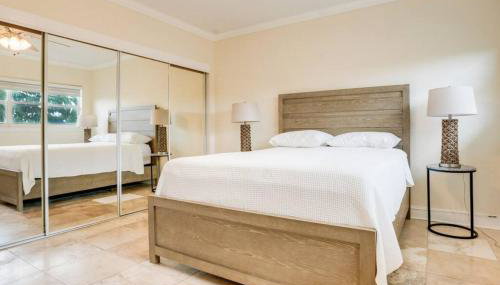 Intracoastal Oasis in a Prime Area w Pool and BBQ - Foto 4