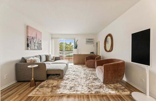 Elegant Luxe Hampton inspo Retreat in Glendale, CA - Foto 1