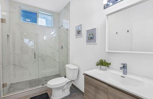 Up to 12 Guests! Modern villa near Wynwood - Photo 7