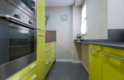 Apartamento Plaza de Castilla II - Urbano con Estilo y Funcional - Foto 5