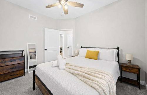 3BR 2BA Home with King Queen & Twin Beds - Foto 2