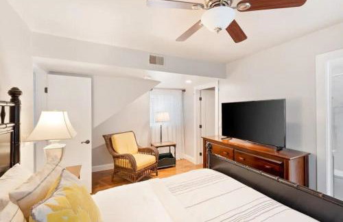 Elegant Beach Living, Just Blocks to the Sand - Foto 27