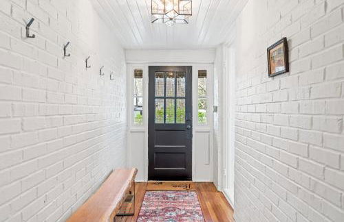 Luxurious Retreat in Historic Downtown Burlington Downstairs Only - Foto 6