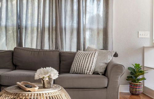 Tiny Home w MIL suite - 3 MI to DT - Foto 21