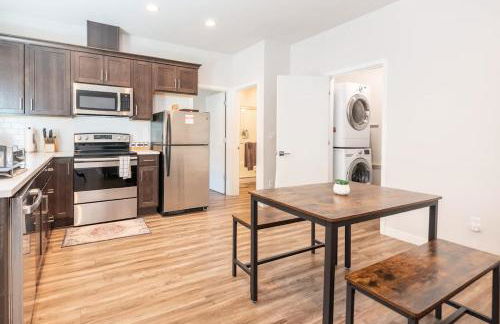 Walkable Apt Next to Restaurants, Bars, and Shops! - Foto 11