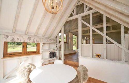 The Cowshed, Tunbridge Wells - Photo 19