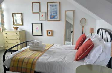 Inalong - Quirky property with sea views above an Ale House - Foto 9