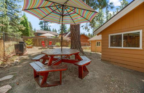 Catalina Retreat -Cozy mountain home in a tree filled neighborhood, plenty of games and a hot tub! - Foto 46