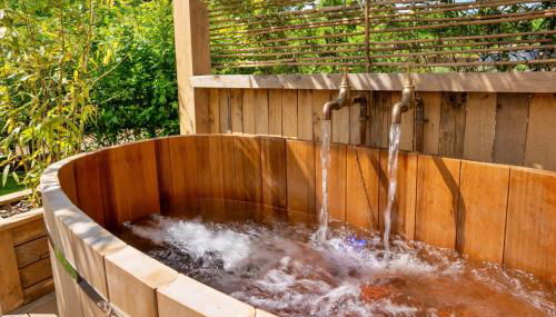 Finest Retreats - Westhills Cottage - Foto 2, Garden, Garden view