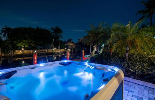 Waterfront Luxe 3BR, Pool, Hot Tub & Dock - Foto 56