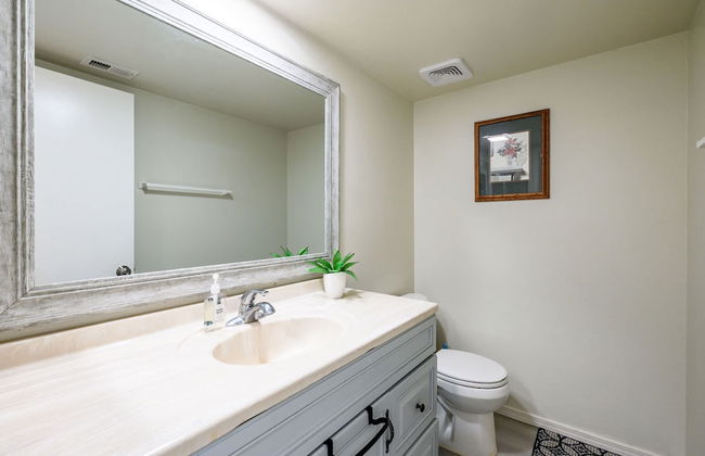 Spacious Family Retreat w Garden Modern Comfort - Photo 37