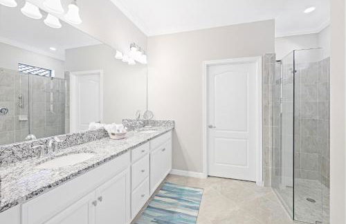 Modern waterfront home in Artesia with pool/gym - Photo 17