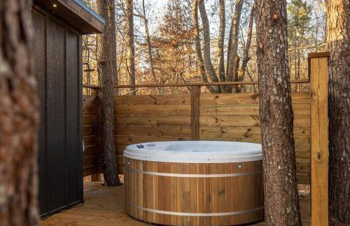 Glamping cabin with private deck and hot tub! - Foto 20