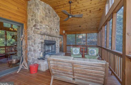 Cabin in Lost City WV with Hot Tub and Pet Friendly - Foto 28